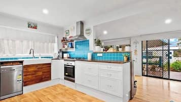 Fridge, oven, stovetop, toaster