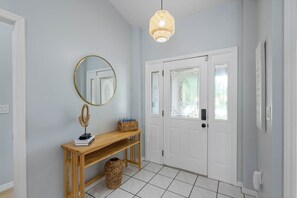 Interior - Tropical Vacay pool home (Oldsmar)