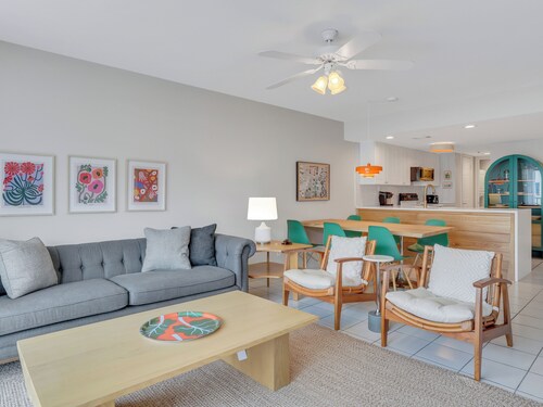 Modern Beach Condo, Heated Pool Access