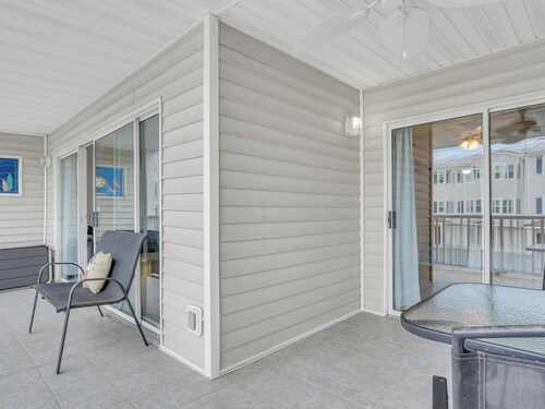Modern Beach Condo, Heated Pool Access