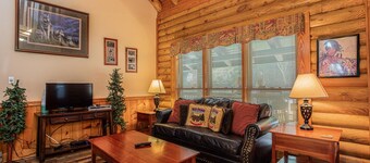 Premium High-speed Internet Close to Everything and Steps Away From Parkway Private Hot Tub