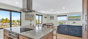 🐠 HEATED SWIM SPA / OPEN WATER VIEWS / BOAT DOCK / LUXURIOUS /  BUILT IN 2023🐬