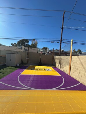Sport court - Whole House, Sleeps 12, Pool Open:April 1- Sep 1. PrivateYard 15 Mins to Stipe (Las Vegas)