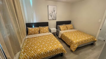 3 habitaciones, escritorio, tabla de planchar con plancha y wifi gratis