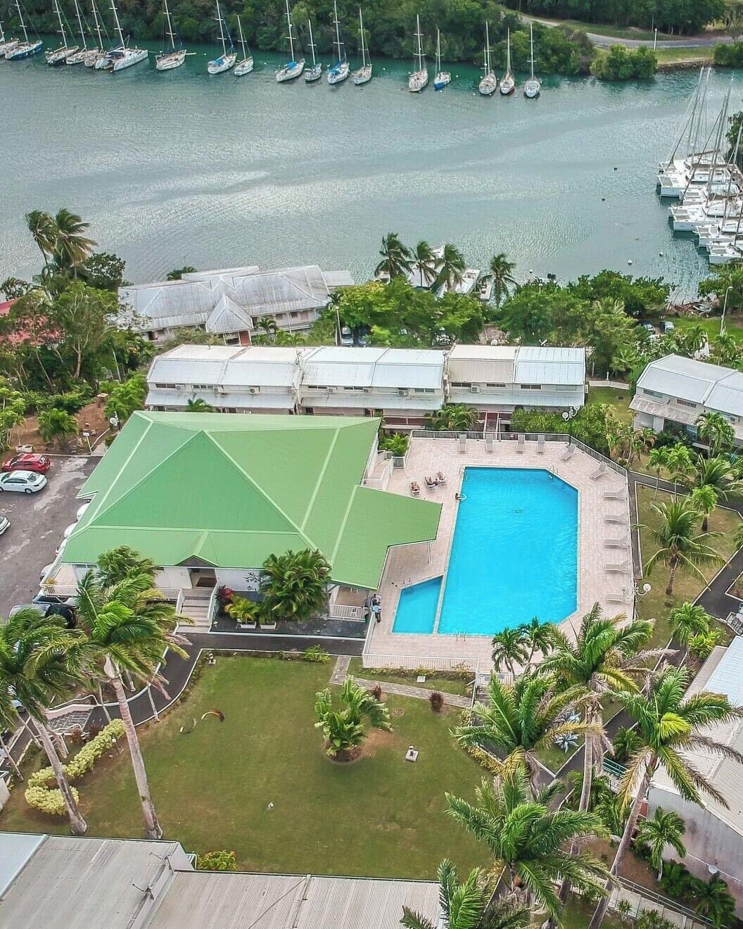 Een verwarmd zwembad