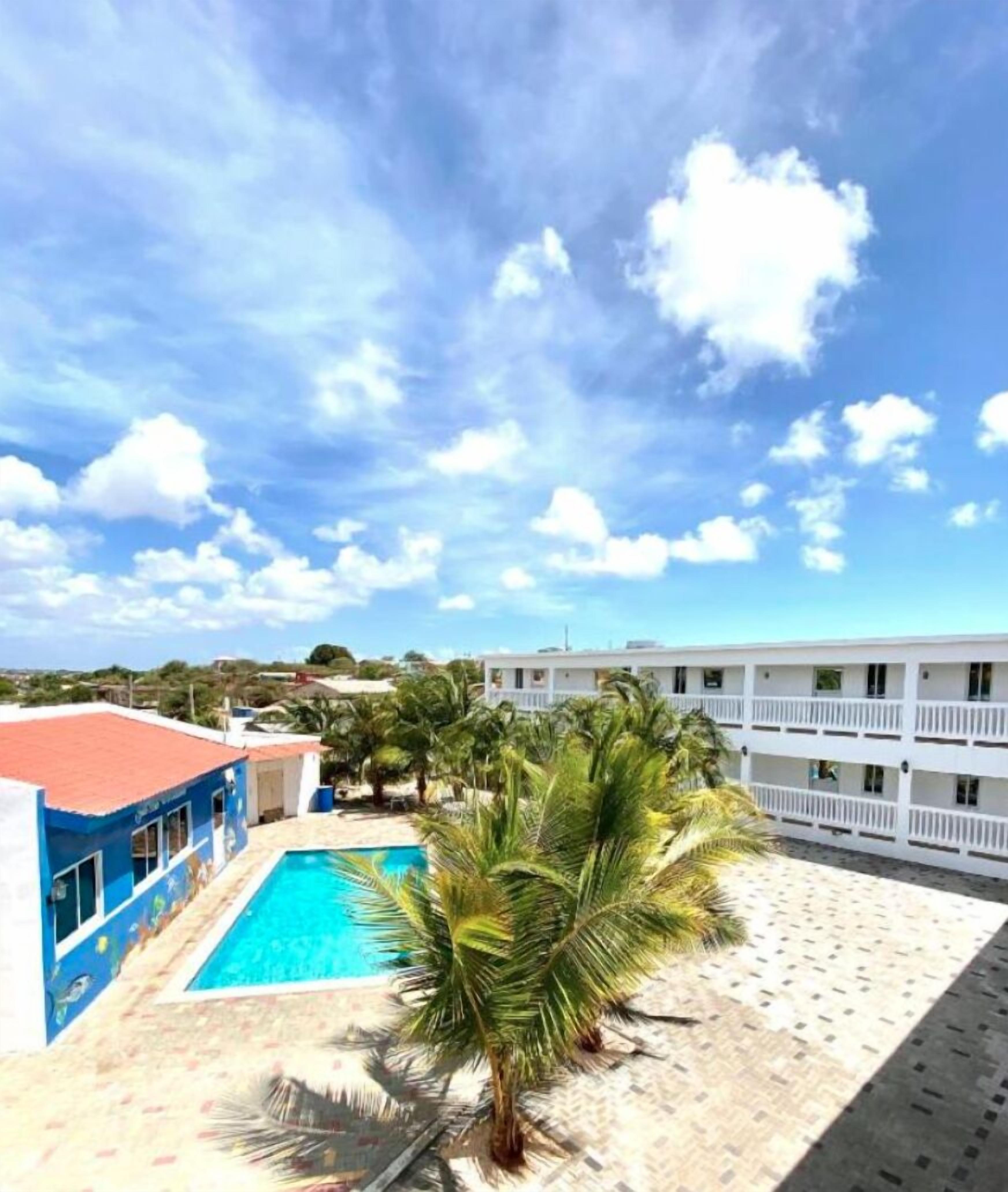 حمّام سباحة خارجي