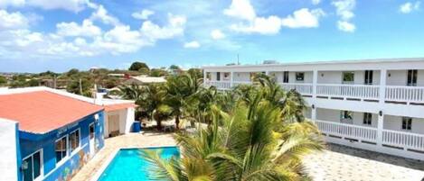 حمّام سباحة خارجي