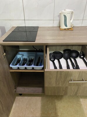 Kjøleskap og mikrobølgeovn