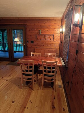 Dining - Calm Water Cabin Lake Anna (Orange)
