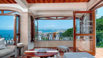 Caja de seguridad en la habitación y decoración personalizada