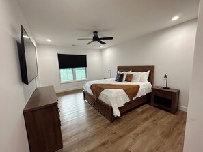 3 bedrooms, iron/ironing board, travel crib, free WiFi - Good Land Acres, Newly built - Minutes from the Ark  (Dry Ridge)