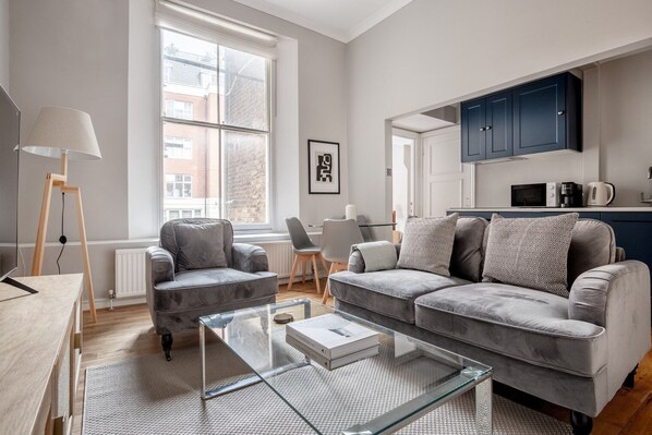 Fernseher, Stereoanlage