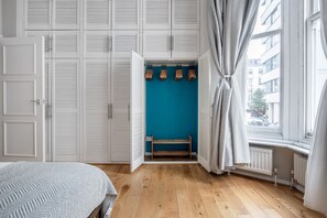 2 bedrooms, iron/ironing board, WiFi, bed sheets - Remarkable Bayswater 2BR, nr Hyde Park & Oxford St, by Blueground (London)
