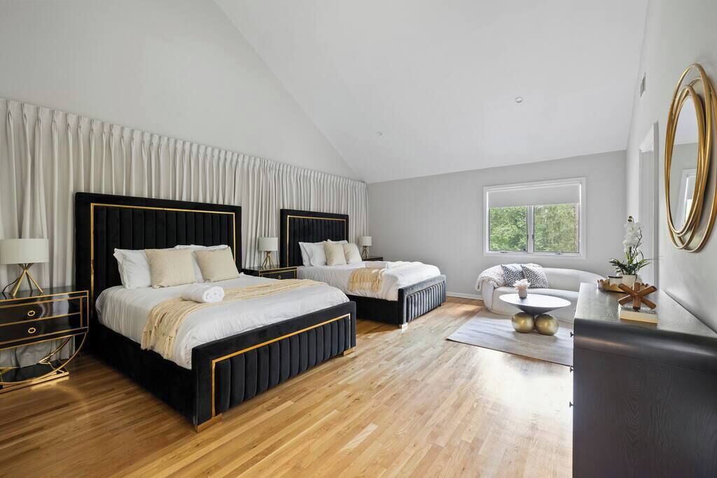 Upper Saddle River Resort with Pool and Lake Access