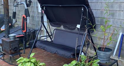 Relax and still be close enough to the Newport Scene.