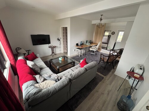 Relax and still be close enough to the Newport Scene.