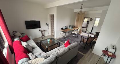 Relax and still be close enough to the Newport Scene.