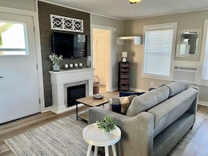Smart TV, fireplace