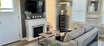 Cape Cod Style on Grand Lake - Romantic Honeymoon Cottage w/ Hot tub #11