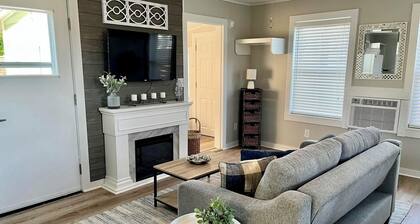 Cape Cod Style on Grand Lake - Romantic Honeymoon Cottage w/ Hot tub #11