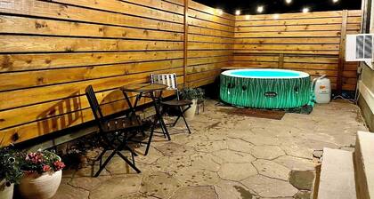Cape Cod Style on Grand Lake - Romantic Honeymoon Cottage w/ Hot tub #11