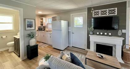 Cape Cod Style on Grand Lake - Romantic Honeymoon Cottage w/ Hot tub #11