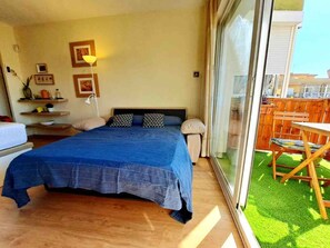 1 bedroom, iron/ironing board, Internet