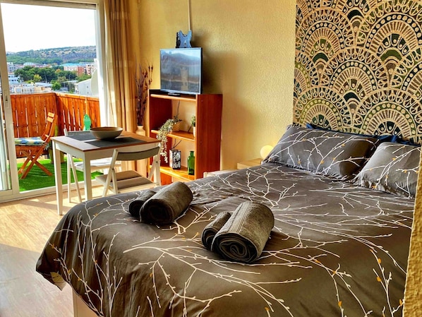 1 habitación, tabla de planchar con plancha y internet 