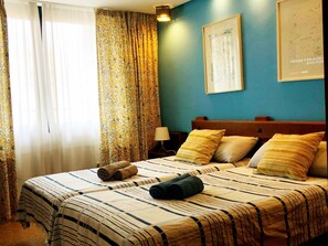 2 bedrooms, iron/ironing board, internet, bed sheets