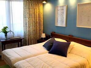 2 bedrooms, iron/ironing board, Internet, bed sheets