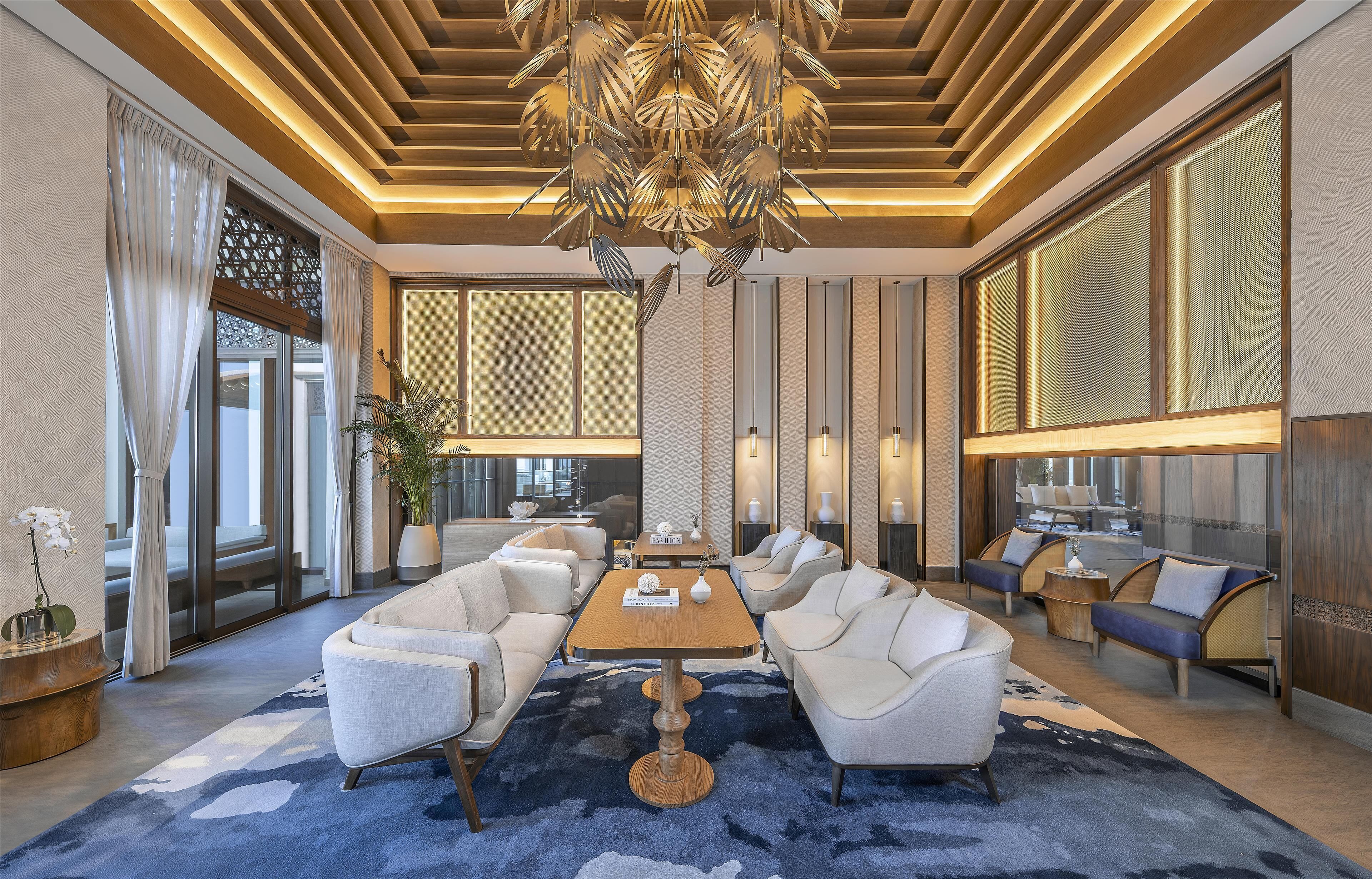 3 restaurantes, se sirven desayunos, comidas y cocina internacional