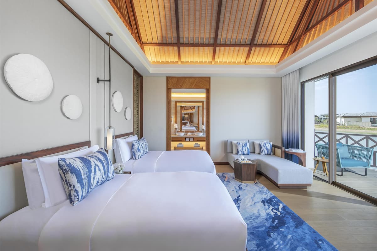 Two Bedroom Anantara Over Water Pool Villa | 1 dormitorio, minibar, cortinas opacas y sistema de insonorización