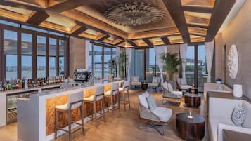 3 restaurants; breakfast, lunch, and dinner served