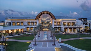 A modern hotel with a large arched entrance, a central water feature, and well-maintained landscaping. - Anantara Mina Ras Al Khaimah Resort (Ras Al Khaimah)