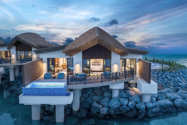 Vila Premium, pemandangan laut (Peninsula, Pool) | Minibar, tirai kedap cahaya, kedap suara, dan setrika/meja setrika