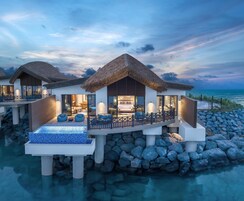 尊荣别墅, 海景 (Peninsula, Pool) | 迷你吧、遮光窗帘、隔音、熨斗/熨衣板