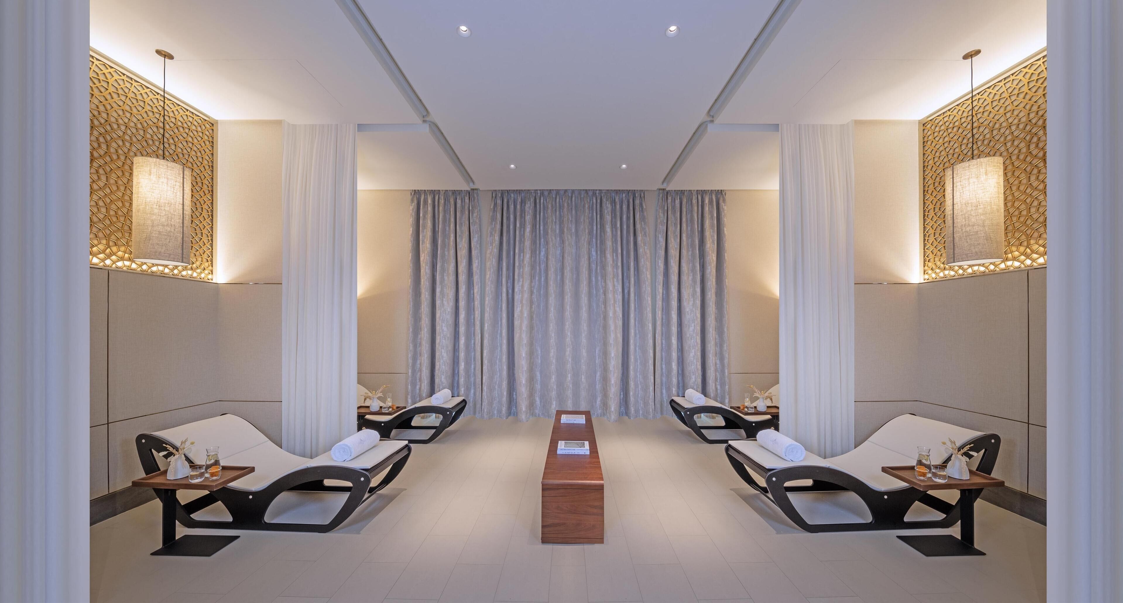 Behandlingsrom for par, kroppsbehandlinger og massasje med varme steiner