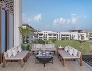 3 restaurants, breakfast, lunch, dinner served; international cuisine - Anantara Mina Ras Al Khaimah Resort (Ras Al Khaimah)
