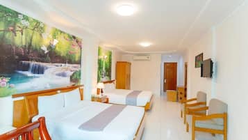 Family Room | Hypo-allergenic bedding, minibar, desk, soundproofing