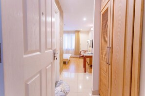 Superior Double Room | Hypo-allergenic bedding, minibar, desk, soundproofing - Giang Linh Hotel (Ho Chi Minh City)