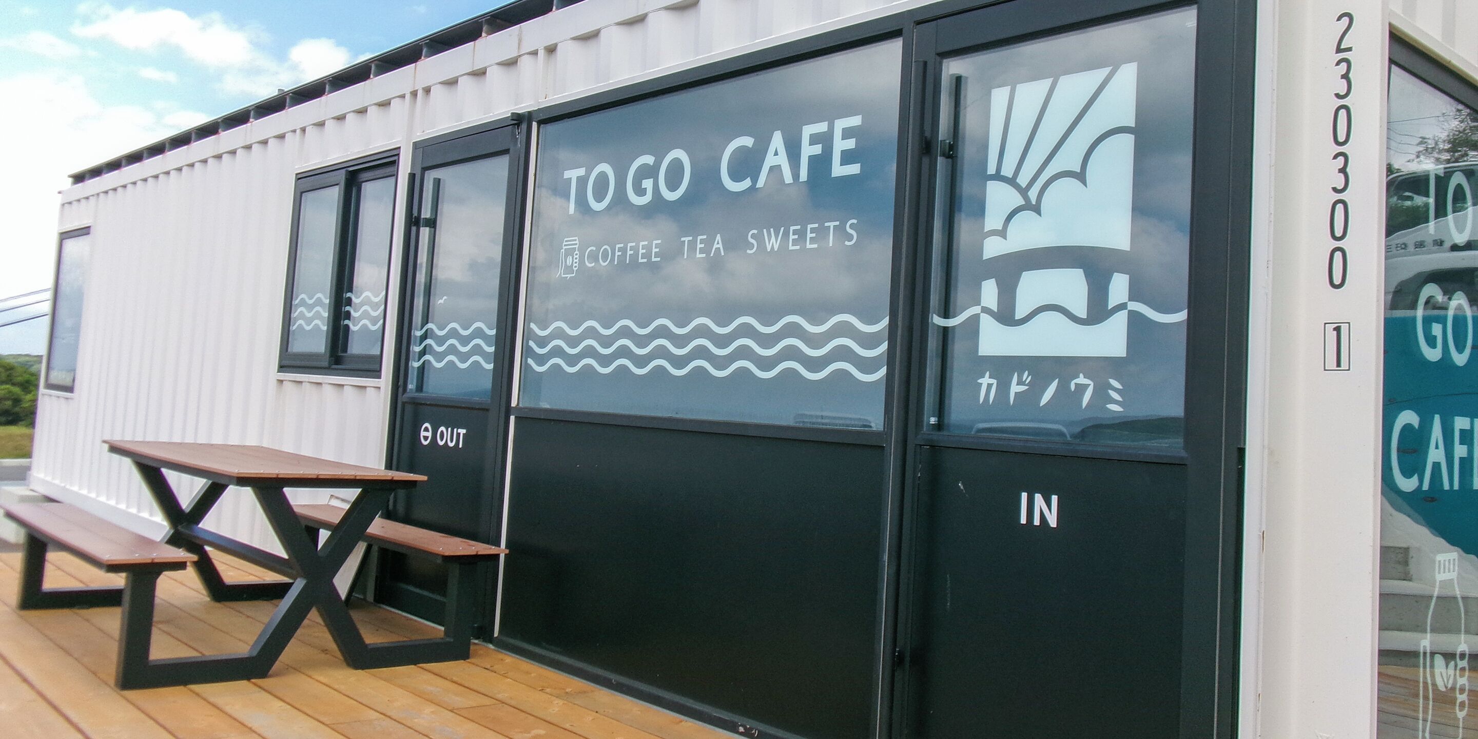 A Togo Cafe with a wooden deck and picnic tables.