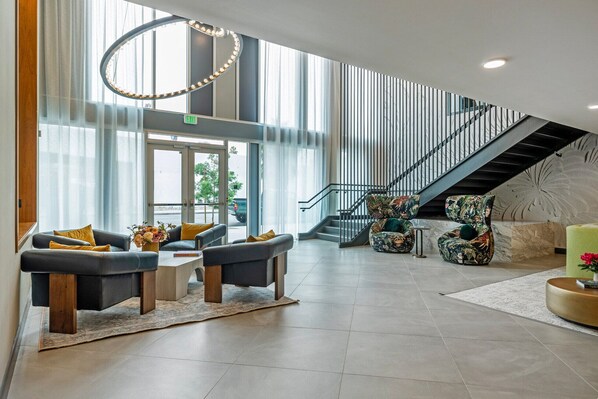 المنشأة من الداخل