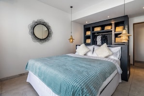 Villa Deluxe, 2 habitaciones, balcón, vista a la alberca | 2 habitaciones, ropa de cama de alta calidad y escritorio 
