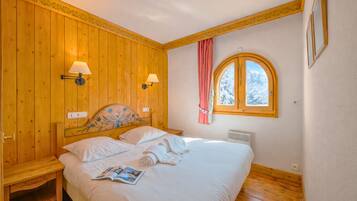 2 bedrooms, bed sheets