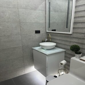 Handtücher, Seife, Toilettenpapier