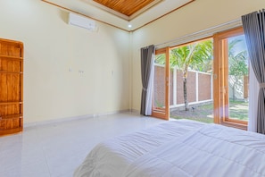 Desk, soundproofing, free WiFi, bed sheets - Sandz House (Mendoyo)