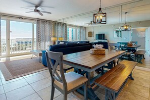 Dining - Ocean-view 5th-floor condo with heated outdoor pool, gym, balcony, BBQ area (Destin)