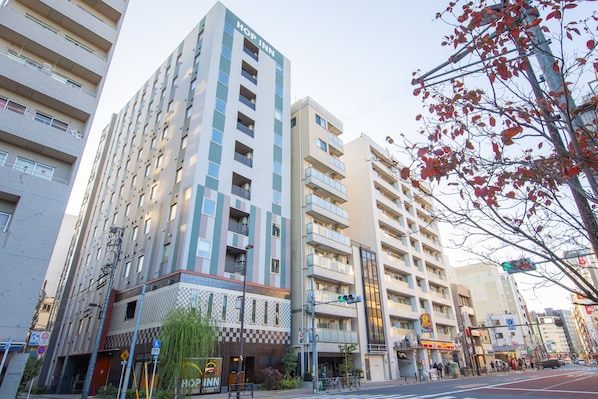 Vista frontal de la propiedad