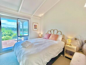 3 bedrooms, desk, iron/ironing board, WiFi