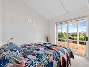 3 bedrooms, desk, iron/ironing board, WiFi